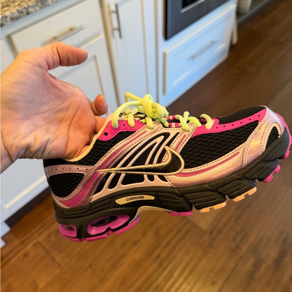 NIKE AIR MAX MOTO 2K (Size 7) - Picture 9 of 12